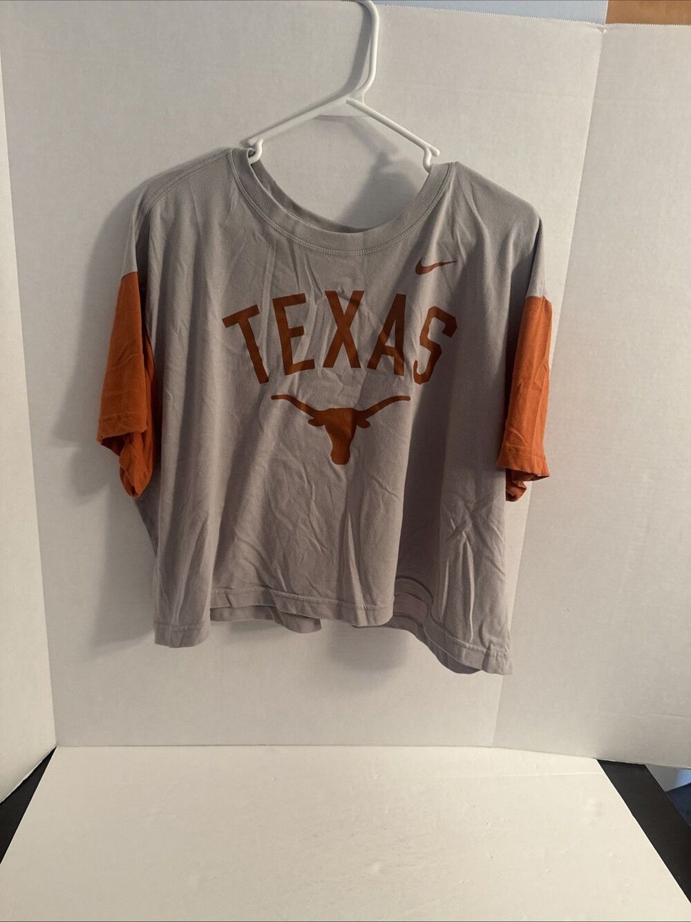 The Nike Tee Woman’s 2XL University Of Texas Longhorns Crop Top NWT